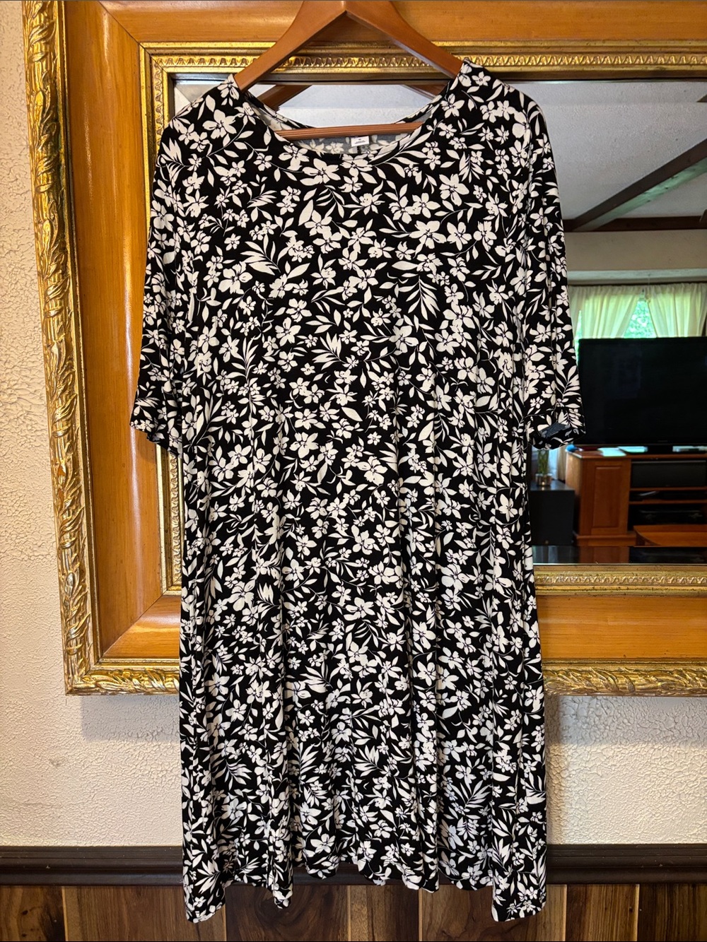 Old Navy Black & White Floral Swing Dress - Size XL